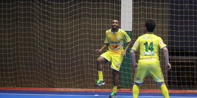Vitor volta &agrave;s quadras no jogo de hoje entre Copagril Futsal e Paranava&iacute;