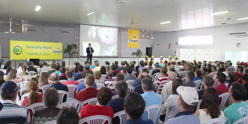 Produtores de su&iacute;nos da Copagril ampliam conhecimentos sobre sanidade durante semin&aacute;rio