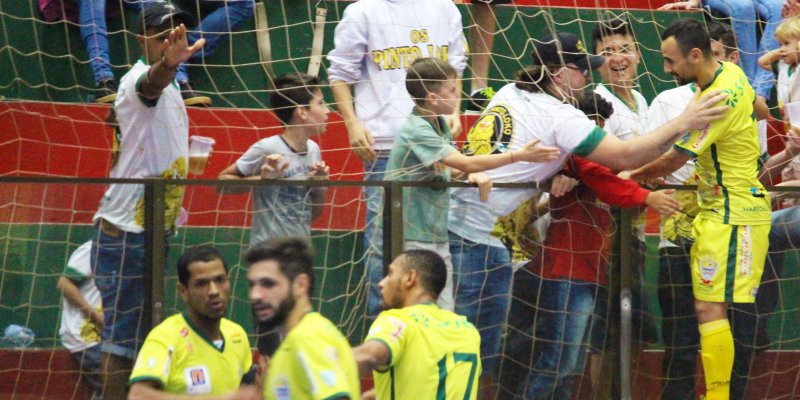 Copagril Futsal goleia Guarapuava e se aproxima dos 4 melhores do Campeonato Paranaense