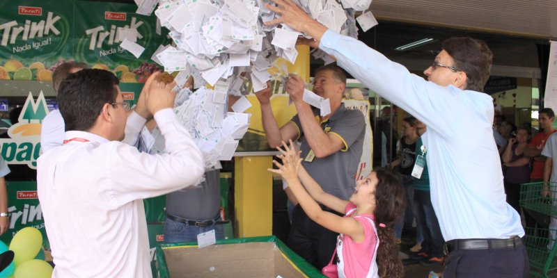Moradores do interior ganham motos da promo&ccedil;&atilde;o dos Supermercados Copagril