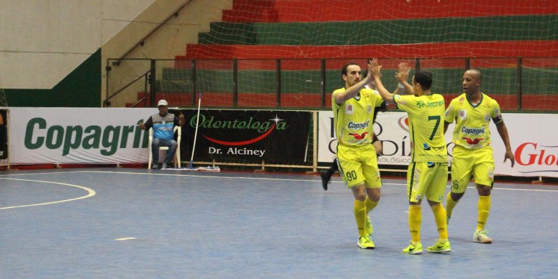 Copagril Futsal se classifica em segundo e enfrentar&aacute; o Paranava&iacute; nas quartas de final da S&eacute;rie Ouro