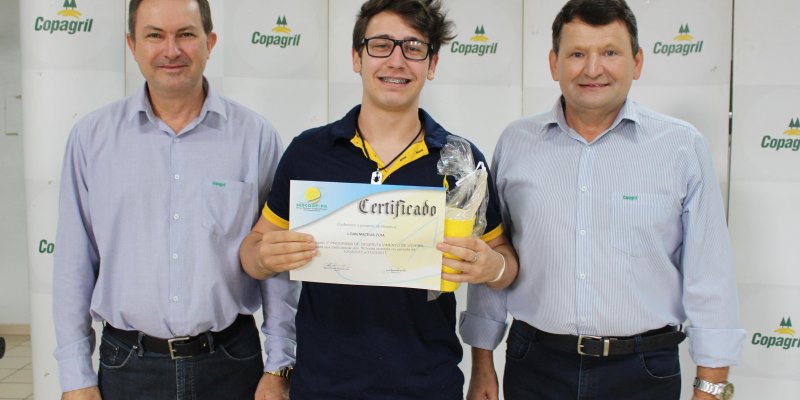 Mulheres e jovens participam de formatura do Curso Modular da Copagril
