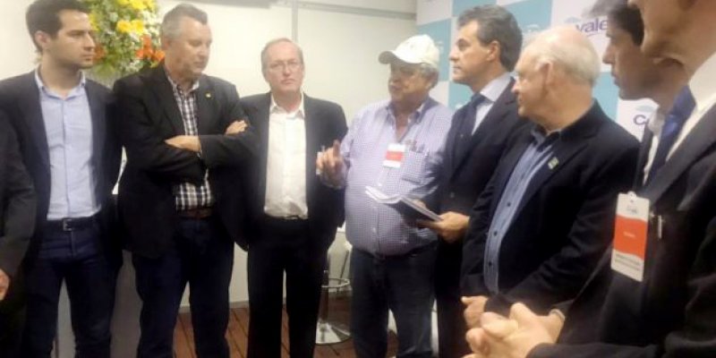 Manifesto pede agilidade para o Paran&aacute; se tornar &aacute;rea livre de aftosa sem vacina&ccedil;&atilde;o