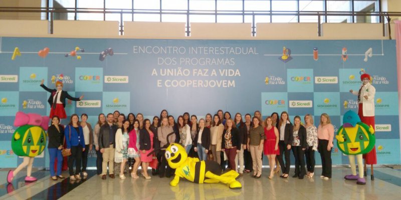 Educadores da &aacute;rea de a&ccedil;&atilde;o da Copagril participam de encontro do Programa Cooperjovem em Curitiba