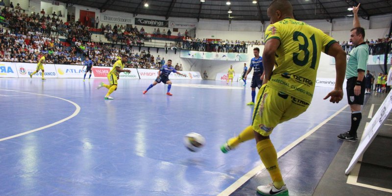 Copagril Futsal ter&aacute; que vencer jogo de volta para seguir no Paranaense