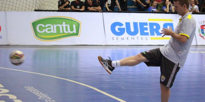 Treinador de goleiros da Copagril Futsal ministrar&aacute; curso de prepara&ccedil;&atilde;o espec&iacute;fica para goleiros