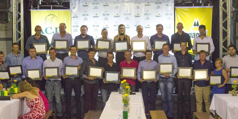 Solenidade com homenagens marca comemora&ccedil;&atilde;o dos 40 anos da ACJC