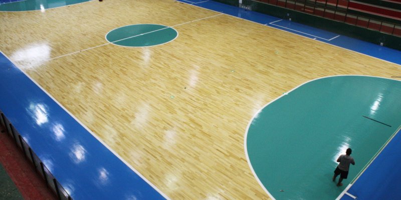 Troca do piso do Gin&aacute;sio de Esportes Ney Braga &eacute; conclu&iacute;da