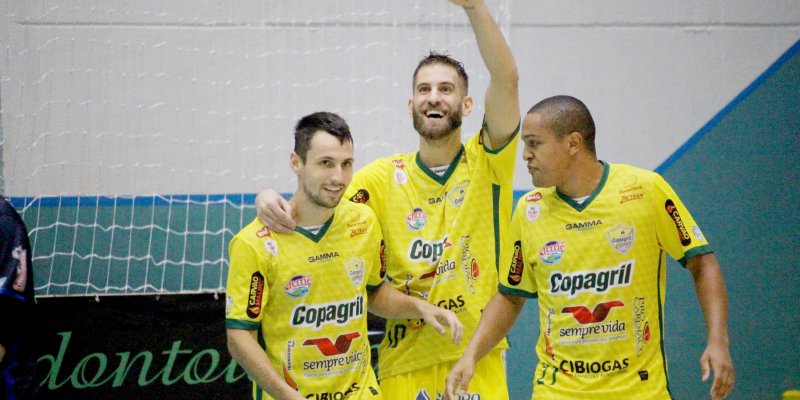 Copagril Futsal estreia com vit&oacute;ria no Paranaense e energiza torcida