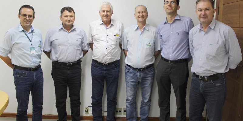 Copagril enaltece trabalho de funcion&aacute;rio do BRDE com 50 anos de casa