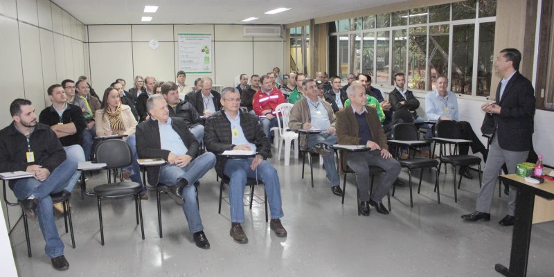 Claudio Shimoyama palestra na Copagril sobre o perfil do novo profissional