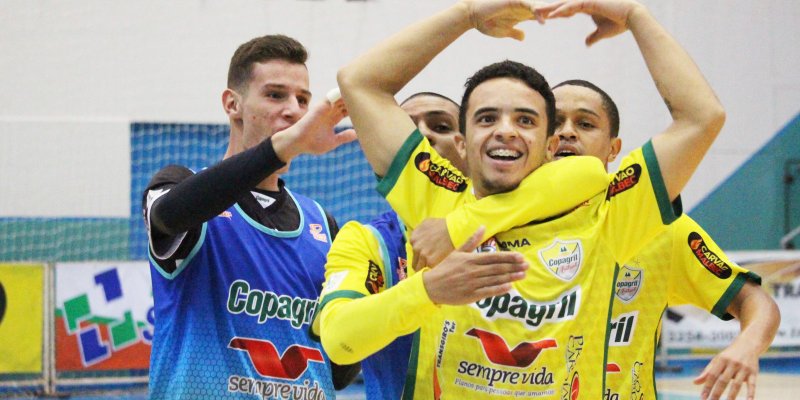 Copagril Futsal vence Matel&acirc;ndia e se mant&eacute;m l&iacute;der da S&eacute;rie Ouro do Paranaense