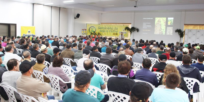 Copagril realiza Semin&aacute;rio de Soja e Milho e homenageia produtores associados
