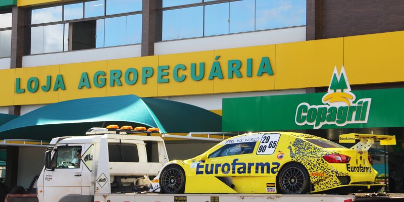 Copagril realiza exposi&ccedil;&atilde;o de carro da Stock Car em Marechal C&acirc;ndido Rondon