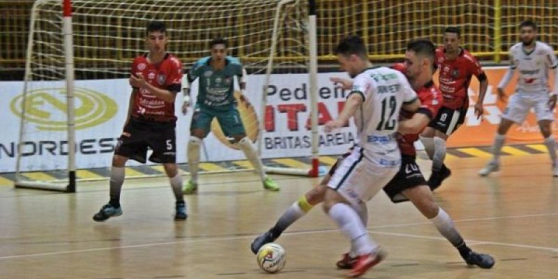 Copagril Futsal vence fora de casa e mant&eacute;m-se na lideran&ccedil;a do Paranaense