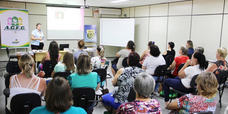Copagril realiza treinamento para tesoureiras e secret&aacute;rias dos comit&ecirc;s femininos