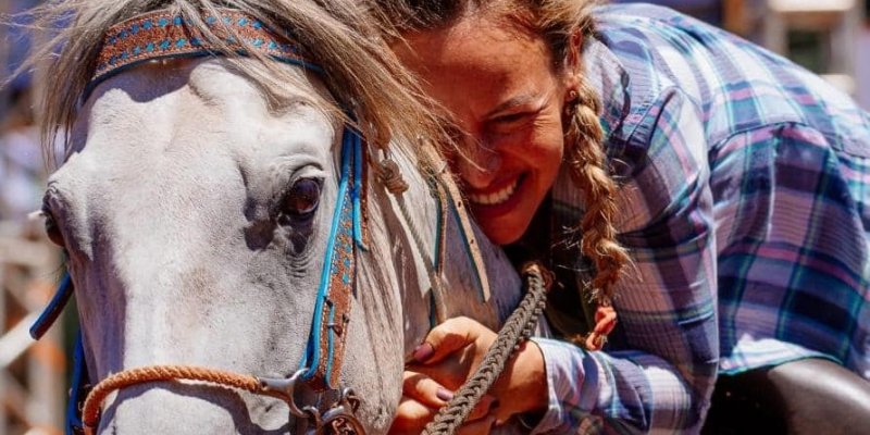 Zootecnista da Copagril bate recorde de pista da Festa do Pe&atilde;o de Colorado