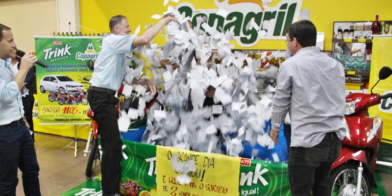 Clientes dos Supermercados Copagril ganham motos em promo&ccedil;&atilde;o
