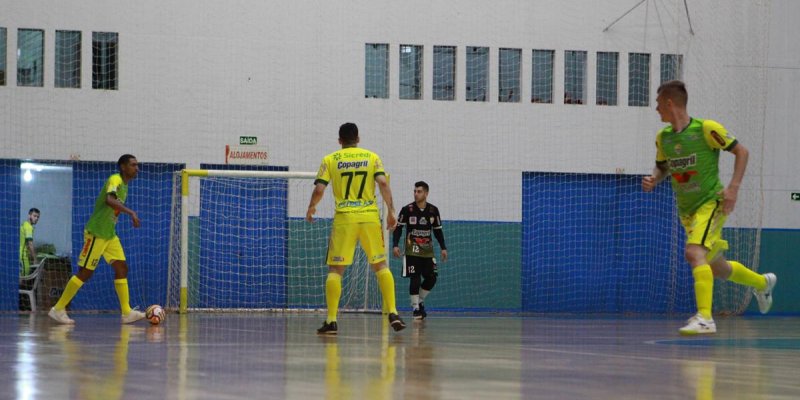Copagril mant&eacute;m foco no treinamento para jogos da semifinal da Liga Futsal Paran&aacute;