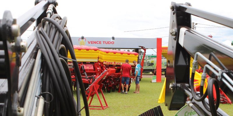 Dia de Campo Copagril &eacute; vitrine de maquin&aacute;rios agr&iacute;colas de &uacute;ltima tecnologia
