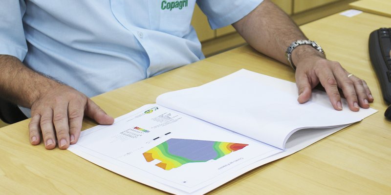 Copagril orienta produtores sobre an&aacute;lise do solo no per&iacute;odo entressafra