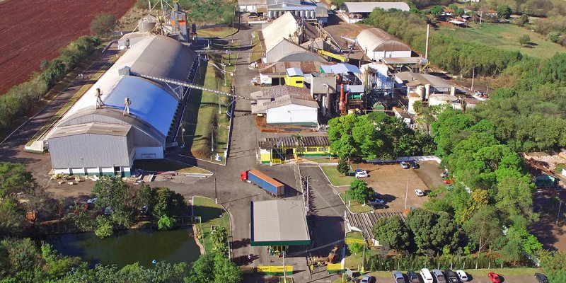 Ind&uacute;stria de esmagamento de soja em opera&ccedil;&atilde;o no complexo Copagril