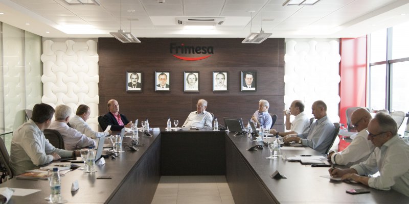 L&iacute;deres do cooperativismo do Oeste re&uacute;nem-se com representante do Itamaraty