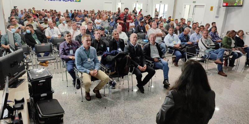 Enfezamento da cultura do milho: evento reuniu agricultores e lideran&ccedil;as