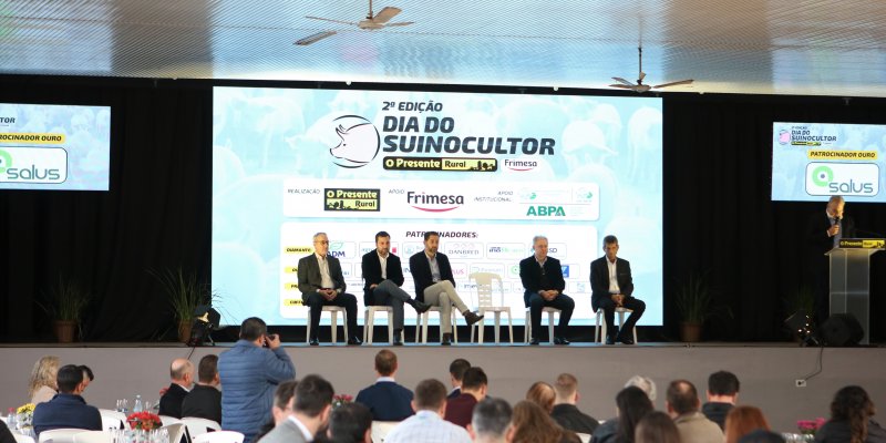 Diretoria da Copagril participa de evento alusivo ao Dia do Suinocultor