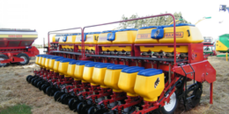 Inova&ccedil;&otilde;es em m&aacute;quinas e implementos agr&iacute;colas fazem parte do Dia de Campo Copagril                  