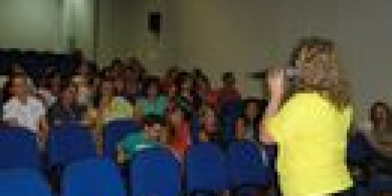 Palestra sobre o Cooperjovem faz parte da abertura do ano letivo escolar de Entre Rios do Oeste     