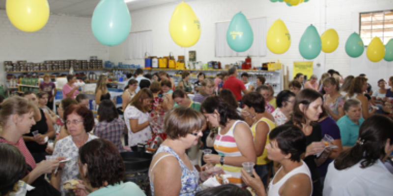 Loja Agropecu&aacute;ria de S&atilde;o Roque recebe associadas e clientes para caf&eacute; da manh&atilde; e apresenta&ccedil;&atilde;o de pro