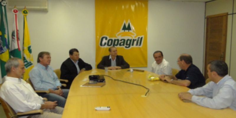 Copagril recebe visita de representantes da Cobb-Vantress                              
