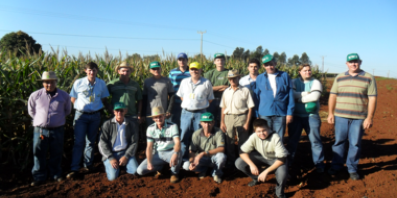 Associados recebem curso sobre manejo de ervas daninhas                               