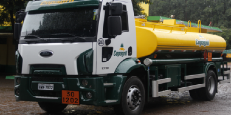 Copagril adquire novo caminh&atilde;o para transporte de combust&iacute;vel                              