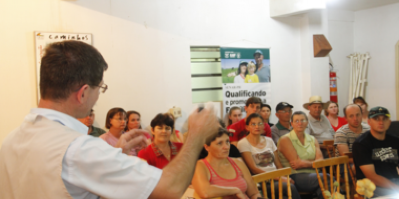Semin&aacute;rio Qualidade do Leite Normativa 62 &eacute; realizado em Pato Bragado