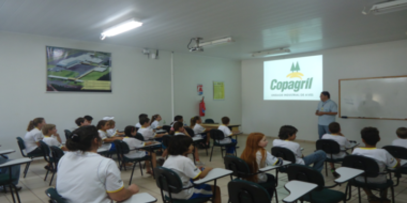 Alunos do Cooperjovem da Escola Tiradentes de Sub-Sede/Santa Helena visitam a UIA 