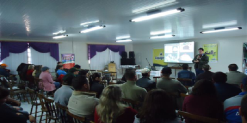 Encontro municipal traz informa&ccedil;&otilde;es a produtores de leite, de Pato Bragado