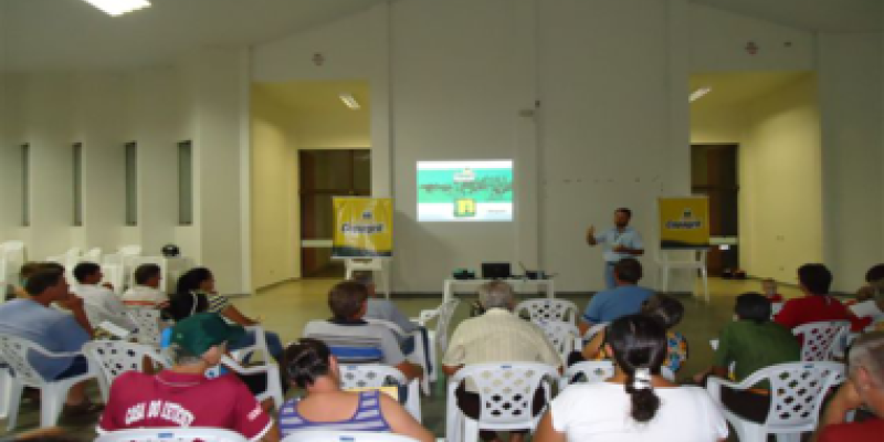 50 produtores de leite participam de palestra, em S&atilde;o Clemente