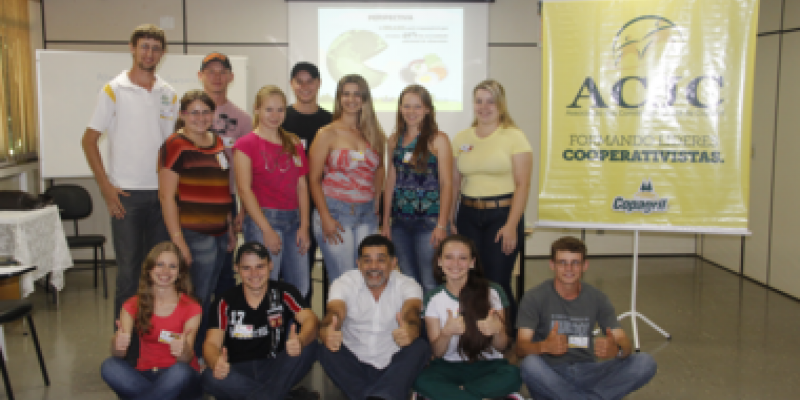 Workshop aprimoramento pessoal &ndash; semeando o futuro &eacute; realizado aos jovens cooperativistas