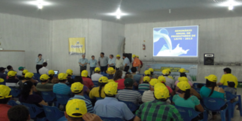 Grande p&uacute;blico participa do Semin&aacute;rio de Produtores de Leite do Mato Grosso do Sul 