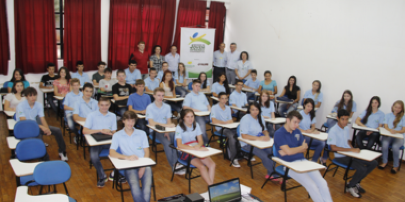 Quarenta adolescentes integram nova turma do Jovem Aprendiz
