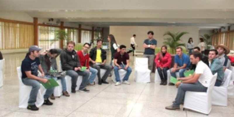 Jovens da Copagril participam do Elicoop, em Mandaguari