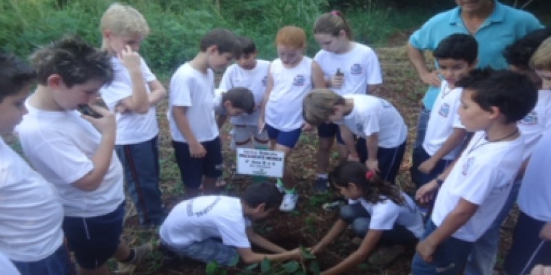 Estudantes de Entre Rios conhecem Unidade Industrial de Aves