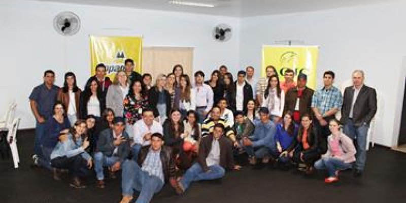 Comitiva de jovens de cooperativa de Goi&aacute;s visita a Copagril
