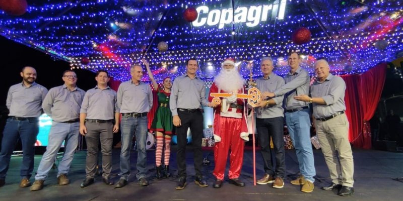 Cerca de 600 pessoas prestigiam a primeira noite do Natal Copagril